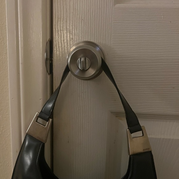 Elegant Black Leather Shoulder Bag - Picture 3 of 9